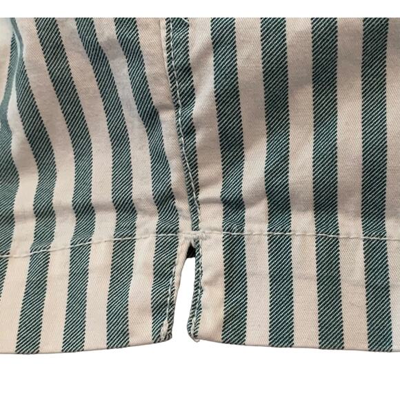 OLD NAVY EVERYDAY SHORT, WOMENS, 4, GREEN & WHITE VERTICAL STRIPES, MID-RISE - Picture 7 of 10